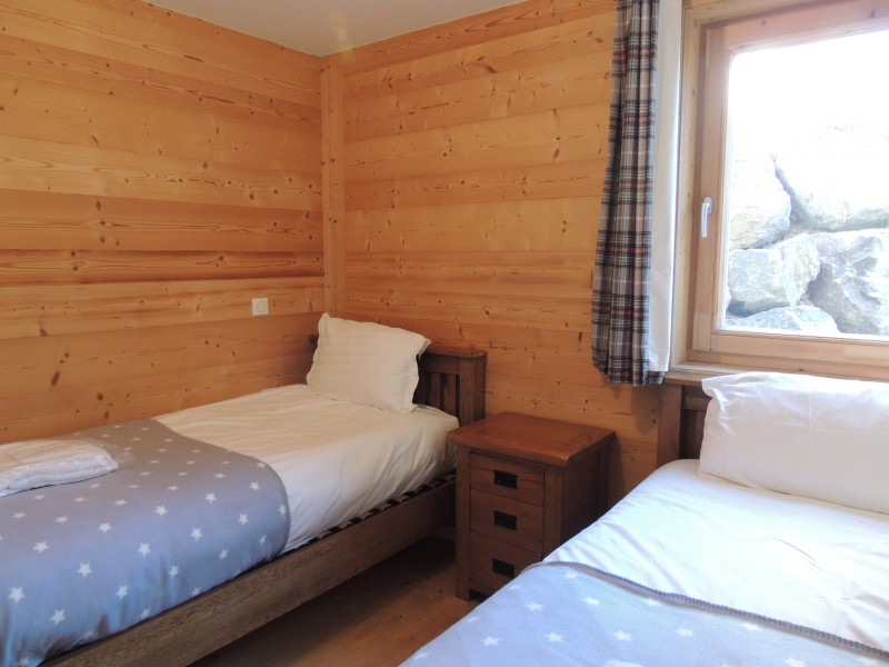 _lv_images__lot_0000000097_05_18049011