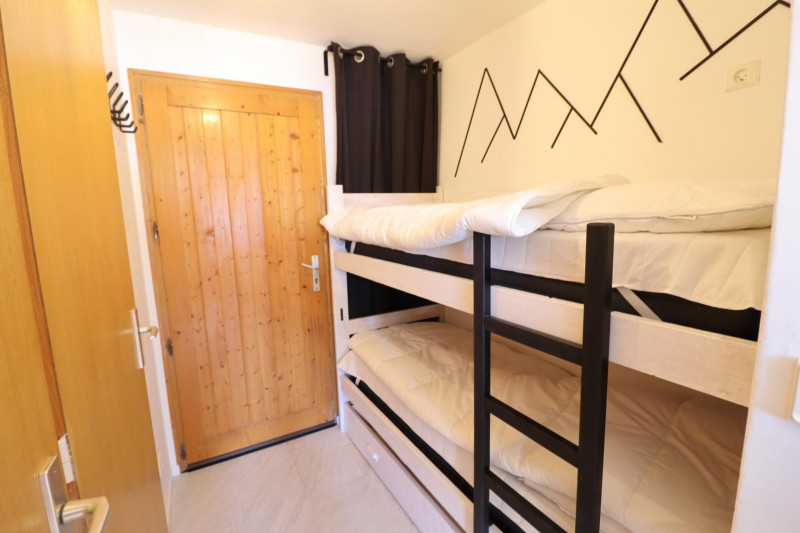 _lv_images__lot_0000000097_05_18940749