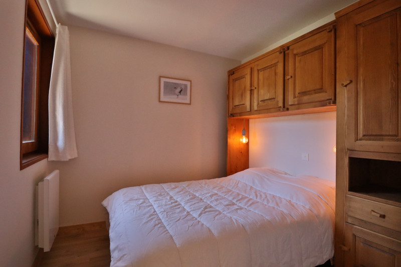 _lv_images__lot_0000000099_08_18430256