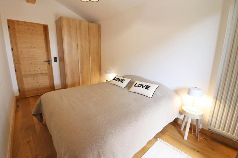 _lv_images__lot_0000000102_06_18921386