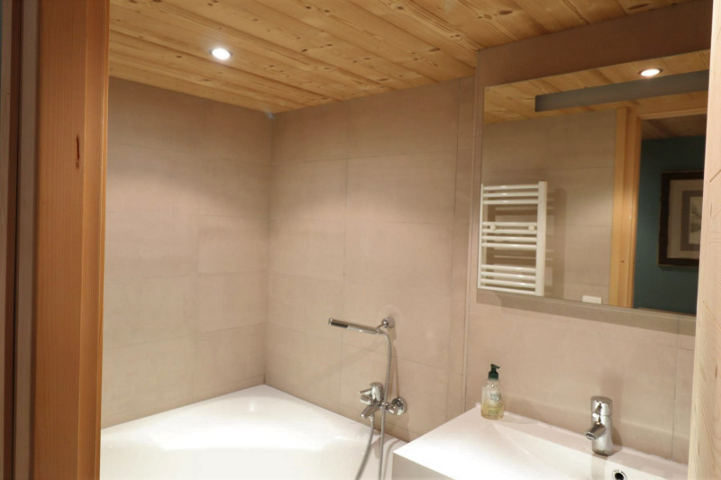 _lv_images__lot_0000000103_07_18853539