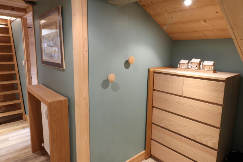 _lv_images__lot_0000000103_08_19172388