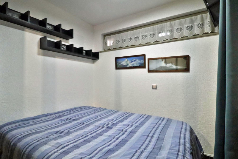 _lv_images__lot_0000000104_06_18099423 _lv_images__lot_0000000104_06_18099423