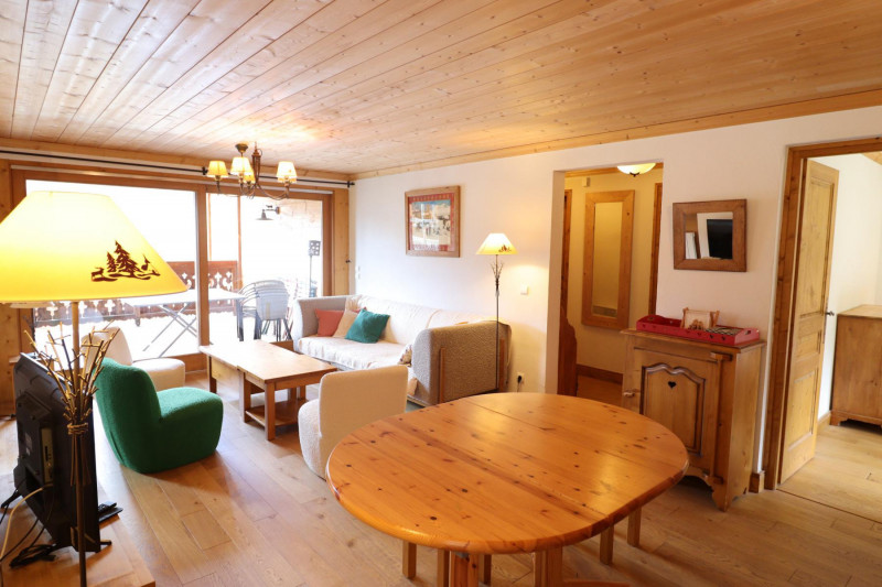 _lv_images__lot_0000000111_02_18477669