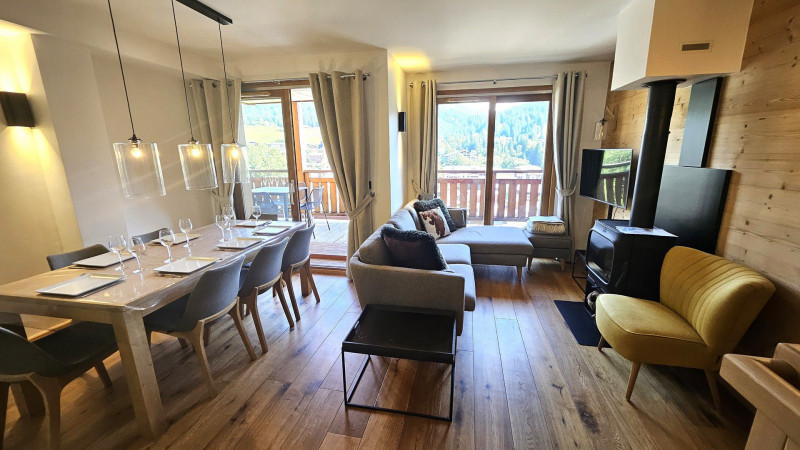 _lv_images__lot_0000000111_06_18936353