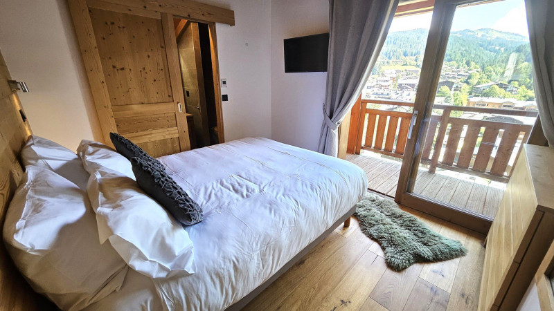 _lv_images__lot_0000000111_09_19168397