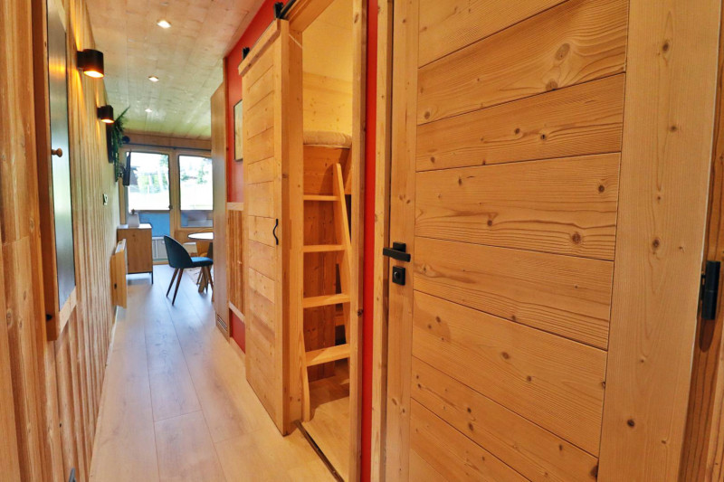 _lv_images__lot_0000000112_07_19124456