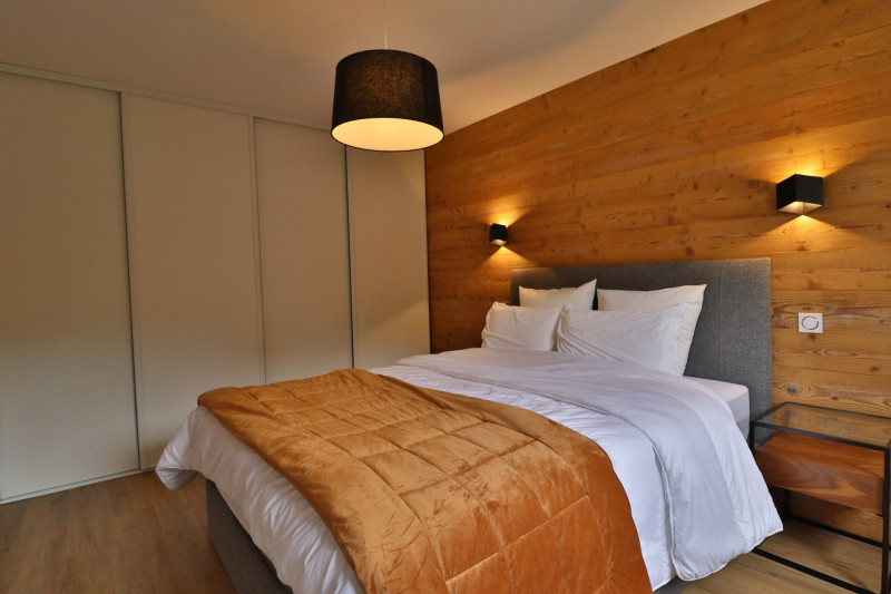 _lv_images__lot_0000000113_05_18128670