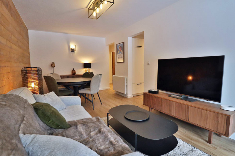 _lv_images__lot_0000000113_08_18431049