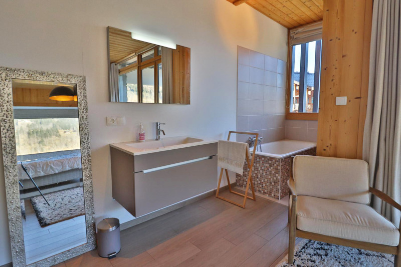 _lv_images__lot_0000000116_07_19297207