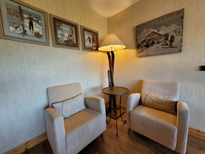 _lv_images__lot_0000000117_03_18426171