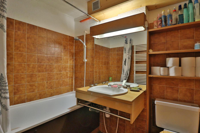 _lv_images__lot_0000000118_08_18364721