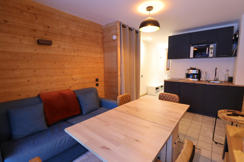 _lv_images__lot_0000000119_02_19382131