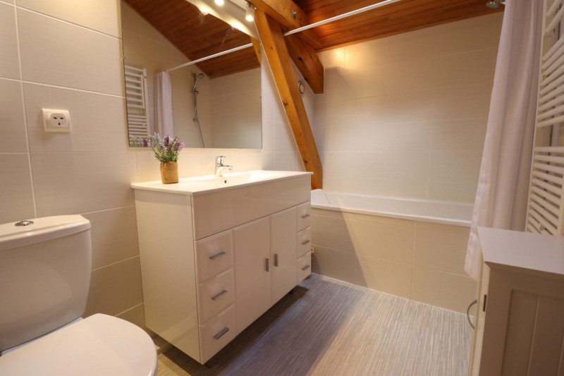 _lv_images__lot_0000000120_08_19230242