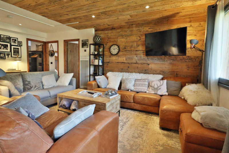 _lv_images__lot_0000000121_01_17687418 _lv_images__lot_0000000121_01_17687418