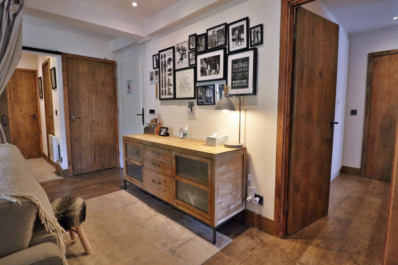 _lv_images__lot_0000000121_06_18430287