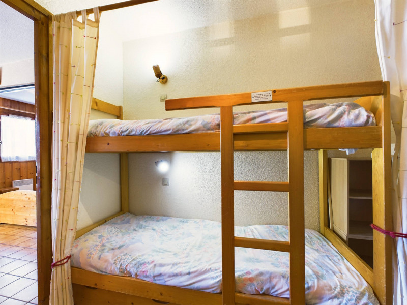 _lv_images__lot_0000000124_08_18374104