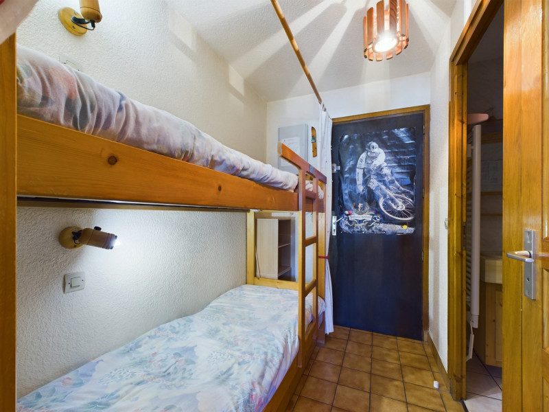 _lv_images__lot_0000000124_09_18440352