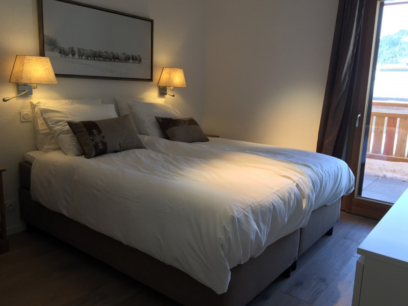 _lv_images__lot_0000000127_04_19379661