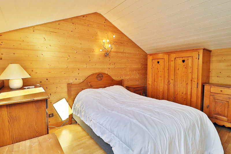 _lv_images__lot_0000000127_08_19382093