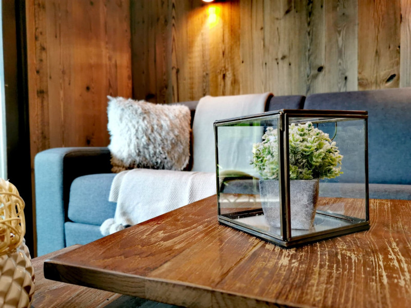 _lv_images__lot_0000000147_08_19369377