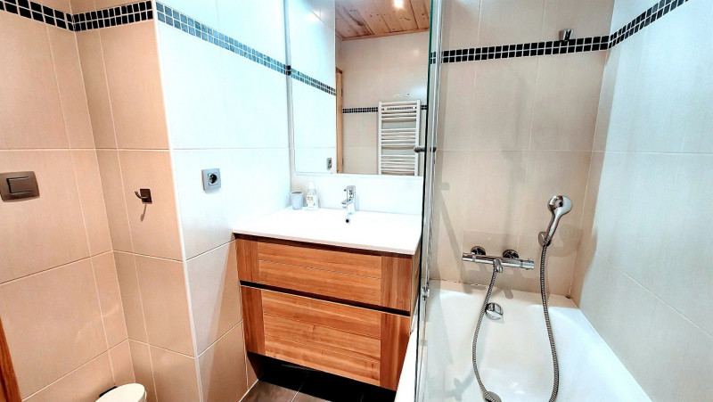 _lv_images__lot_0000000152_11_18936517