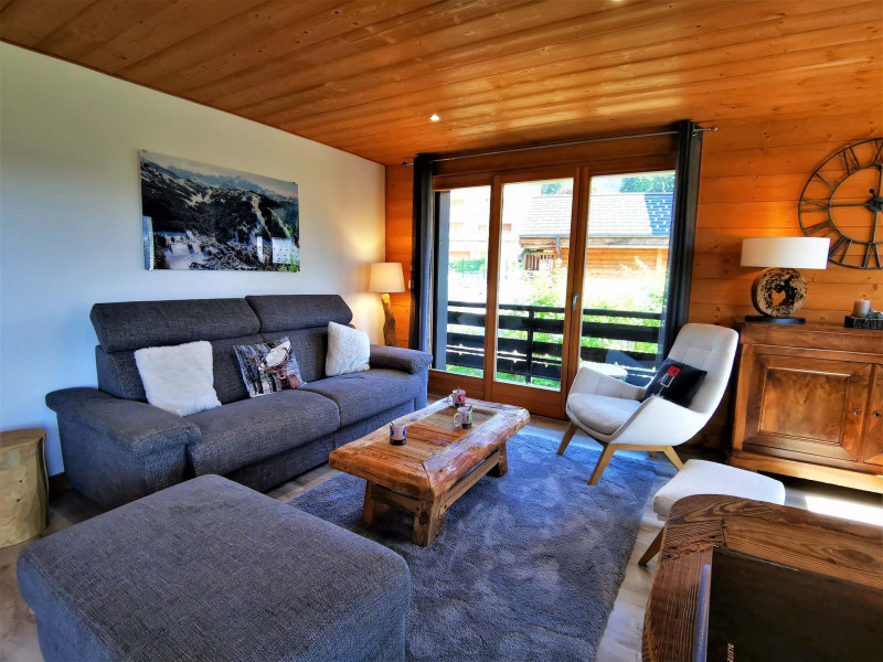 _lv_images__lot_0000000158_03_18143572