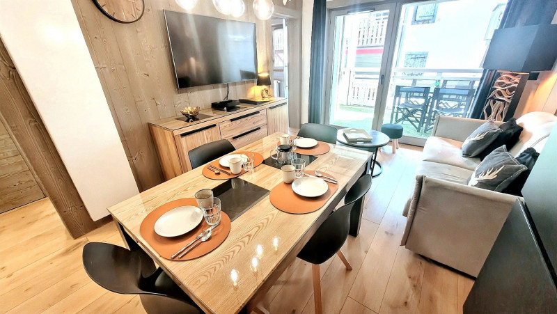 _lv_images__lot_0000000160_05_17885491