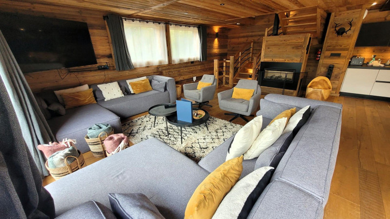 _lv_images__lot_0000000163_03_18359994