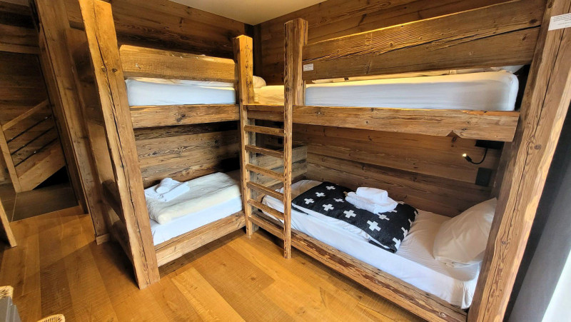 _lv_images__lot_0000000164_08_18802066