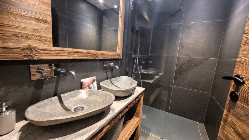 _lv_images__lot_0000000164_09_18792637