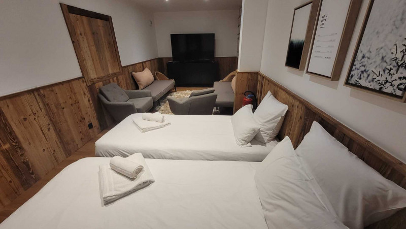 _lv_images__lot_0000000164_12_19225569 _lv_images__lot_0000000164_12_19225569