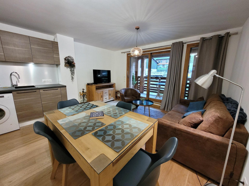 _lv_images__lot_0000000169_03_18482714