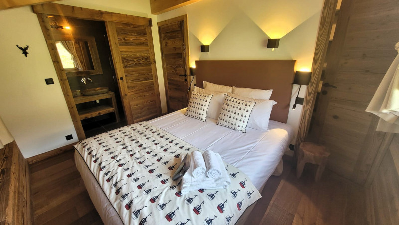 _lv_images__lot_0000000177_05_18039131