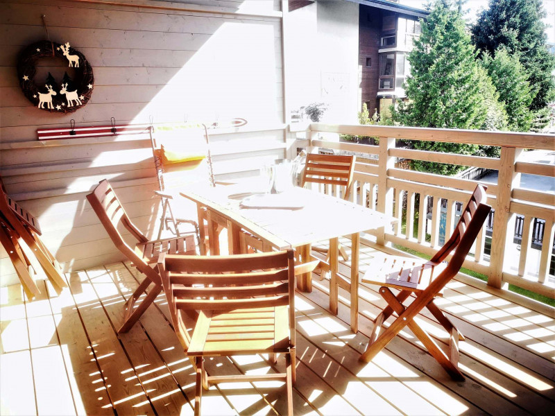 _lv_images__lot_0000000180_04_18040744