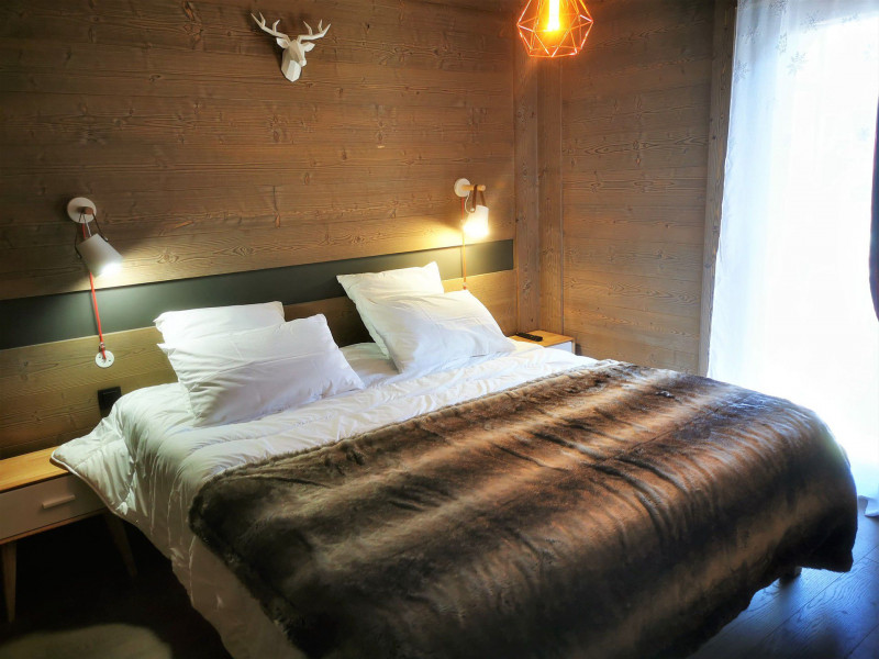 _lv_images__lot_0000000180_05_17866859