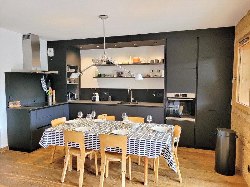 _lv_images__lot_0000000182_02_18162596