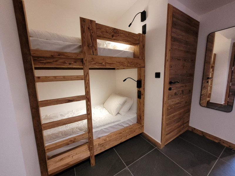 _lv_images__lot_0000000182_09_18936423