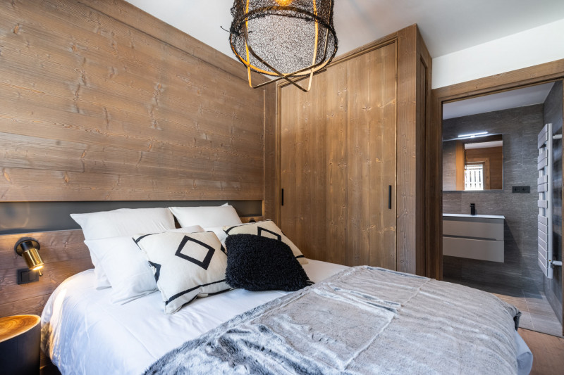 _lv_images__lot_0000000187_08_18926808