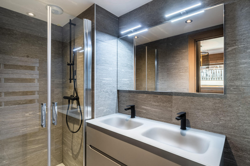 _lv_images__lot_0000000187_09_18492506