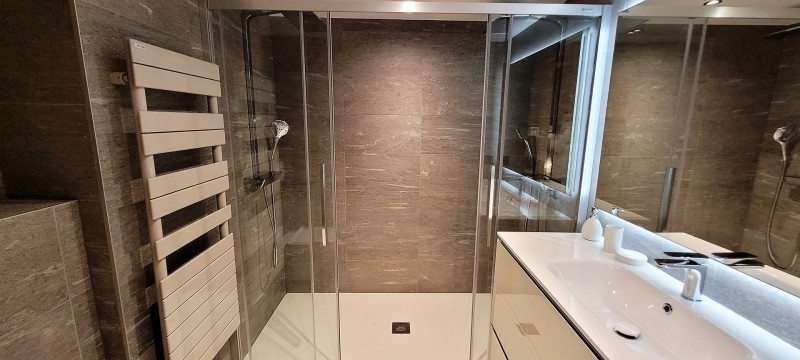 _lv_images__lot_0000000189_06_18426458