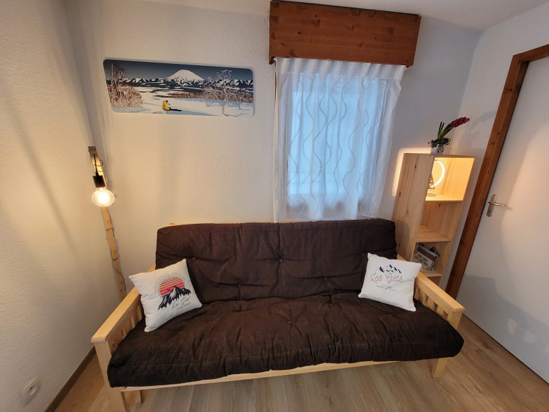 _lv_images__lot_0000000206_04_18473233