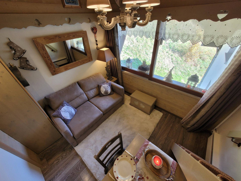 _lv_images__lot_0000000207_06_18484572