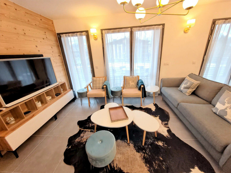 _lv_images__lot_0000000215_02_18040404