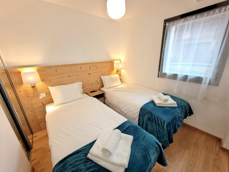 _lv_images__lot_0000000215_10_19168782 _lv_images__lot_0000000215_10_19168782