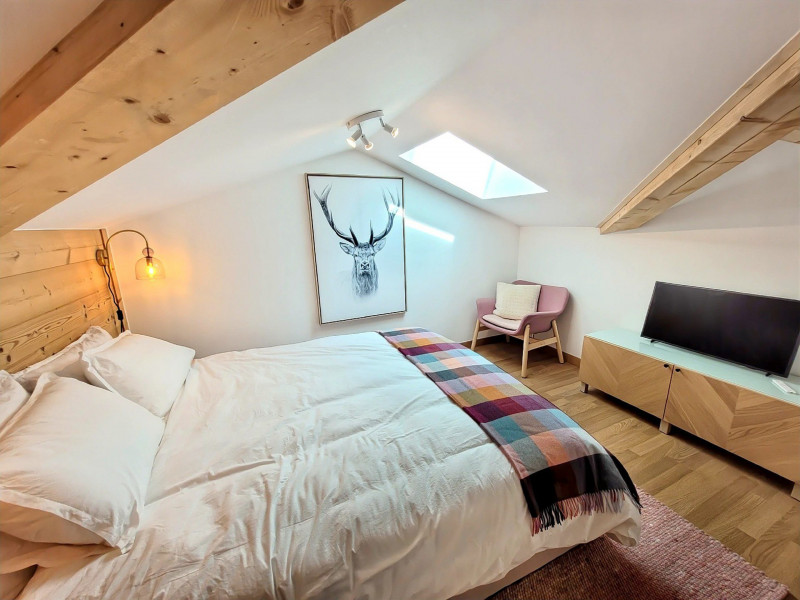 _lv_images__lot_0000000216_08_19186861 _lv_images__lot_0000000216_08_19186861