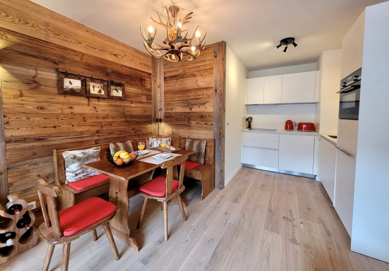 _lv_images__lot_0000000217_02_18427976