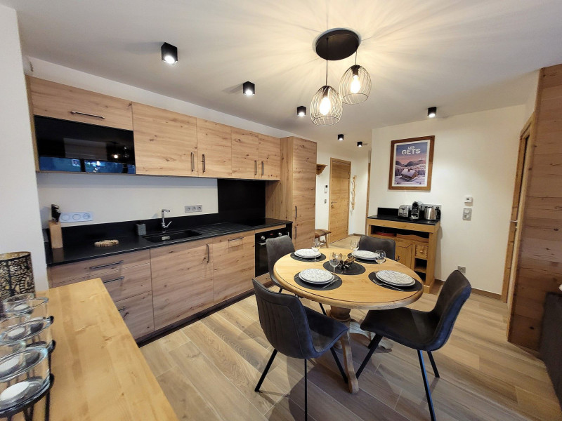 _lv_images__lot_0000000218_02_18077592