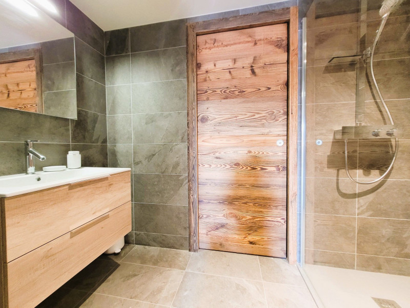 _lv_images__lot_0000000219_11_18057858 _lv_images__lot_0000000219_11_18057858