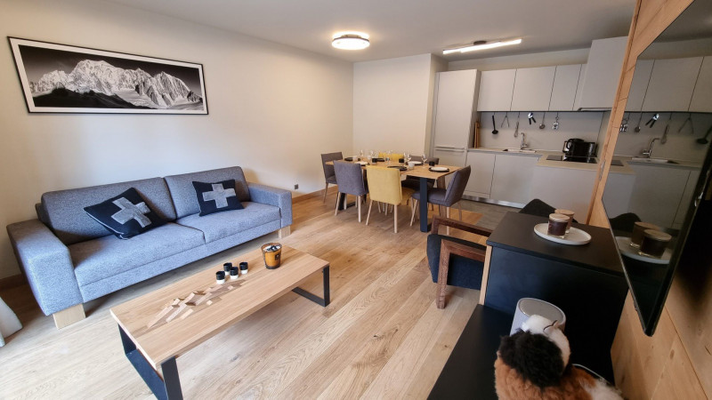 _lv_images__lot_0000000220_01_18123727